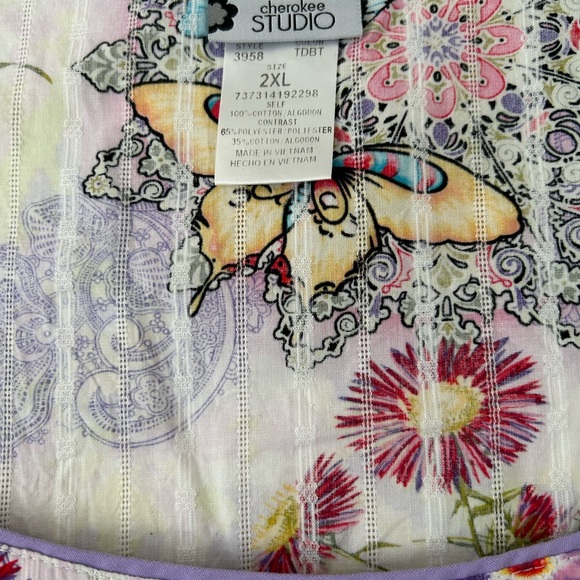 091025 - 100 % Cotton Butterfly Scrub Top - Picture 5 of 6